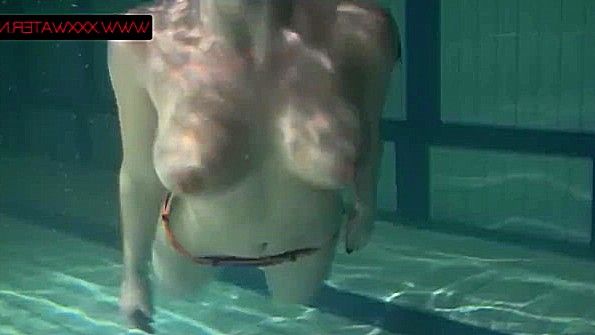 Жесткий минет от двух синих девушек