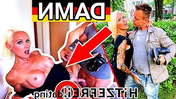 Грудастая мулатка страстно трахается на кровати