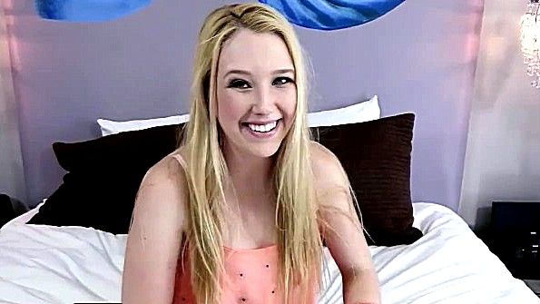 Я показываю мисс комнату и сплю с ней в качестве оплаты