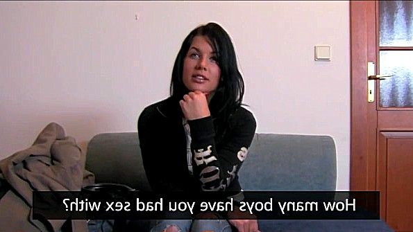 Они лижут пизду солью и смущаются от интенсивного оргазма