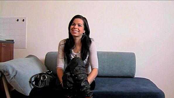 Тусоваться с развратной девушкой во время корректировки одежды