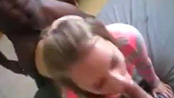 Начальник тюрьмы трахнул проститутку на своем столе