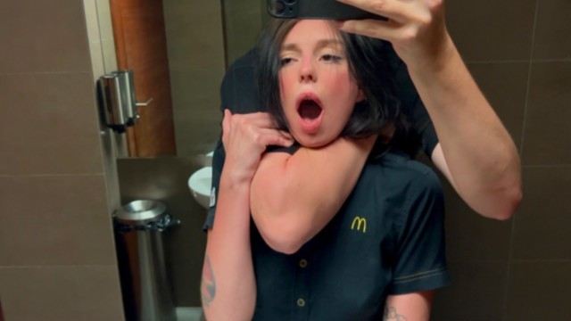 3 великолепных малышки хотят трахнуть парня