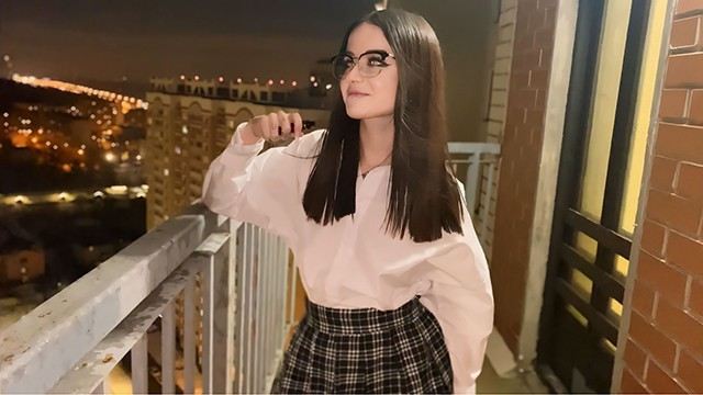 Мне сделали массаж плеч в офисе и я занялся сексом с красоткой