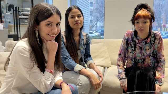 Мастурбировать с дилдо перед камерой и получать кайф