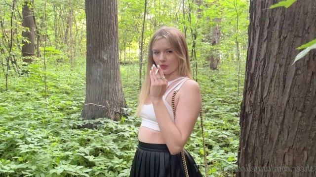 Сексуальная взрослая колумбийская женщина лишена богатого человека, трахающегося на земле