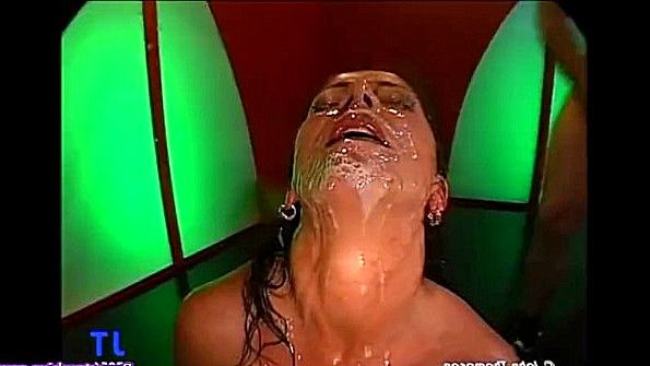 Три студента принуждают богатого парня к сексу с ними