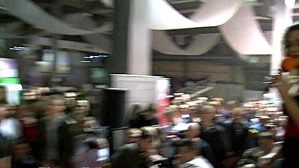 Грудастая шлюха стонет от удара мужчины