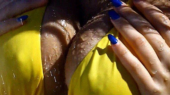 Она устала от тренировок в спортзале и секса с парнем