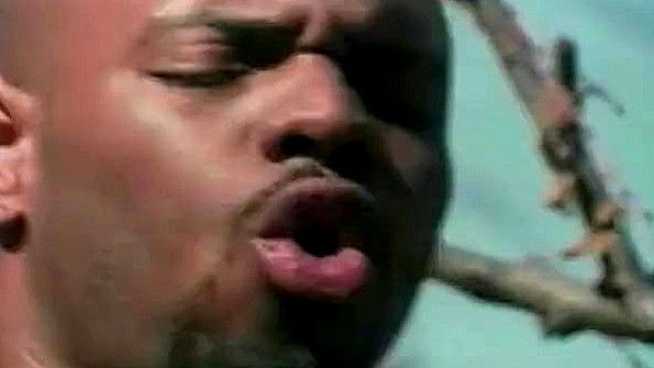 Парень заставил сучку трахаться прямо в его машине