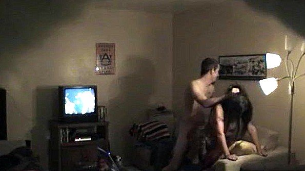 Азиатская сучка предлагает парню горячий трах