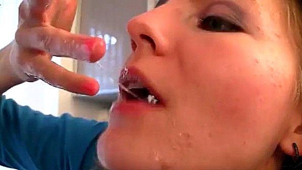 Покажи анальную пробку и спи вместе в заднице