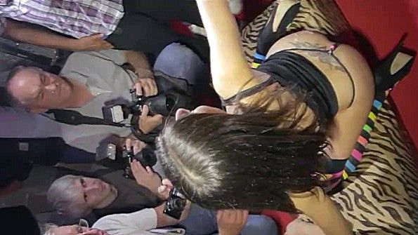 Старик везет парня трахать его отпрыска, замужнюю женщину