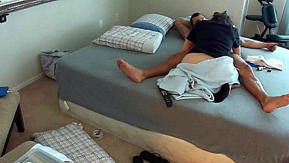 Муж с гордостью разрешил своей замужней женщине трахаться с другим мужчиной