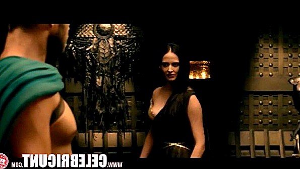 Взрослая китаянка в бикини позволила мужчине себя трахнуть