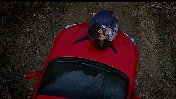 Шлюхи трахаются и порционно кончают друг на друга