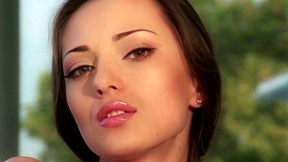 Флирт девушки перерос в отчаянный секс