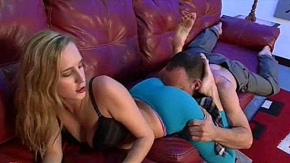 Жесткий секс уличного бойца с двумя шлюхами