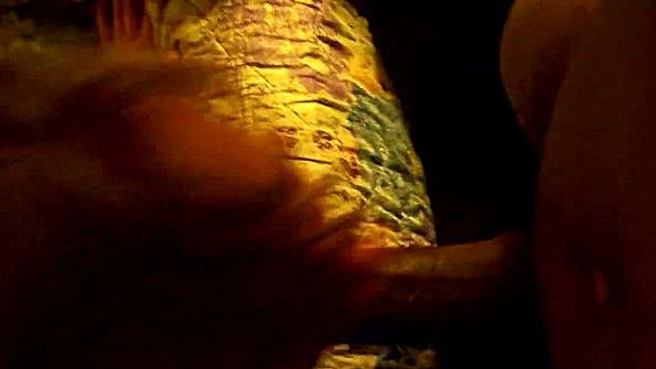 Незастенчивая сестра предаётся оргии в горячей ванне