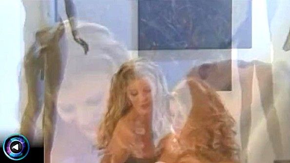 Возбужденная брюнетка трахает чернокожего парня на кастинге