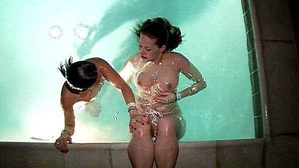 Дай блондинке цветок и склони ее к сексу