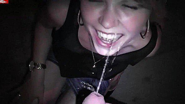 Две развратные девушки добровольно трахают старика