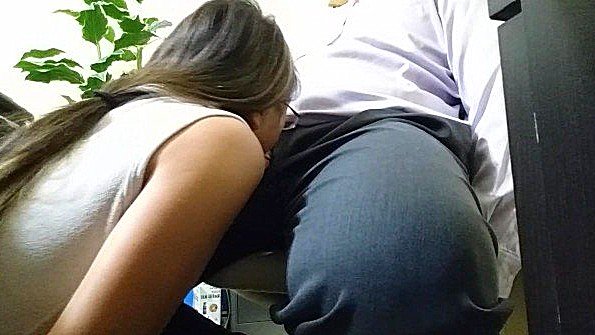 Монахиня надела страпон и начала спать со священником